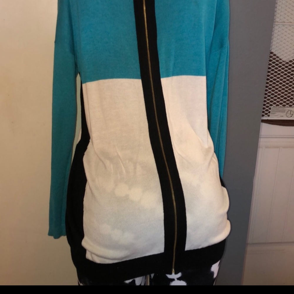 M) Color block Sweater!